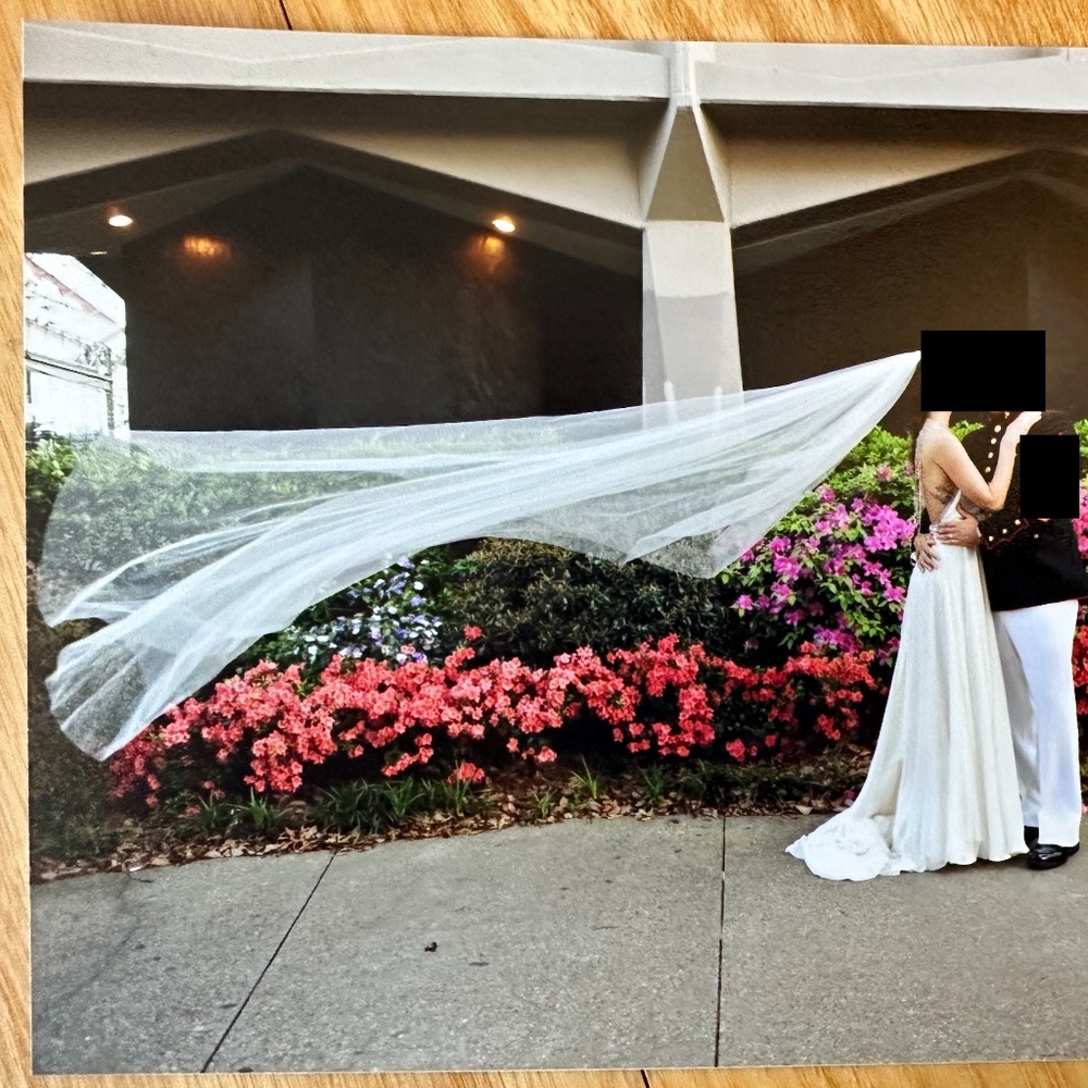 EUC Reem Acra Cathedral (110") ivory/off white wedding veil